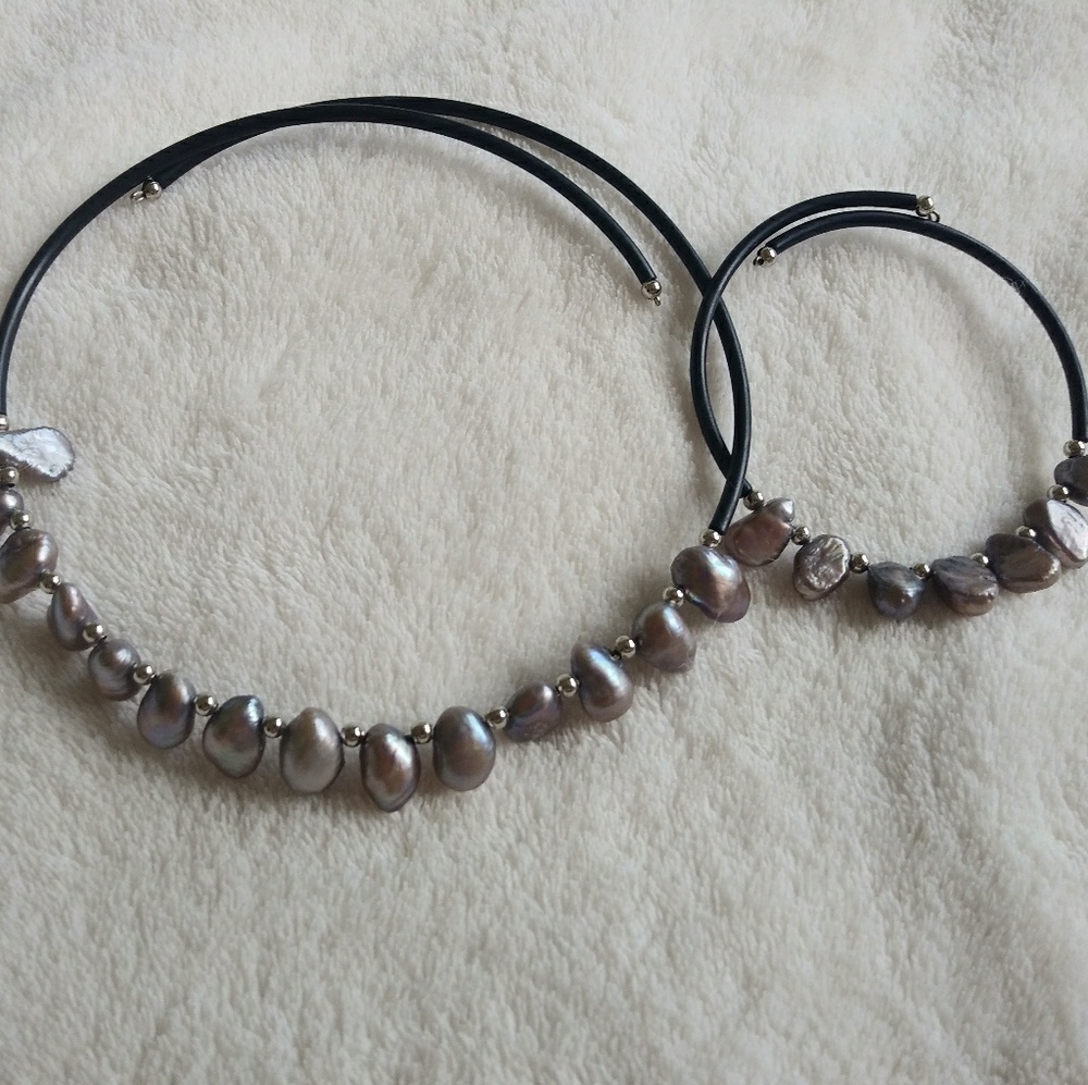 Pearl necklace and bracelet set